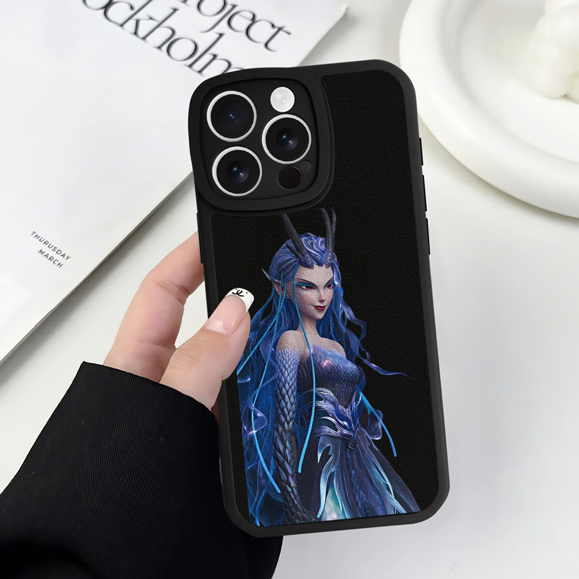 （画像用） Ne Zha 2 ナタ 魔童の大暴れ 【iPhone 16シリーズ対応】シリコンスマホケース（レザー調） 材質：シリコン